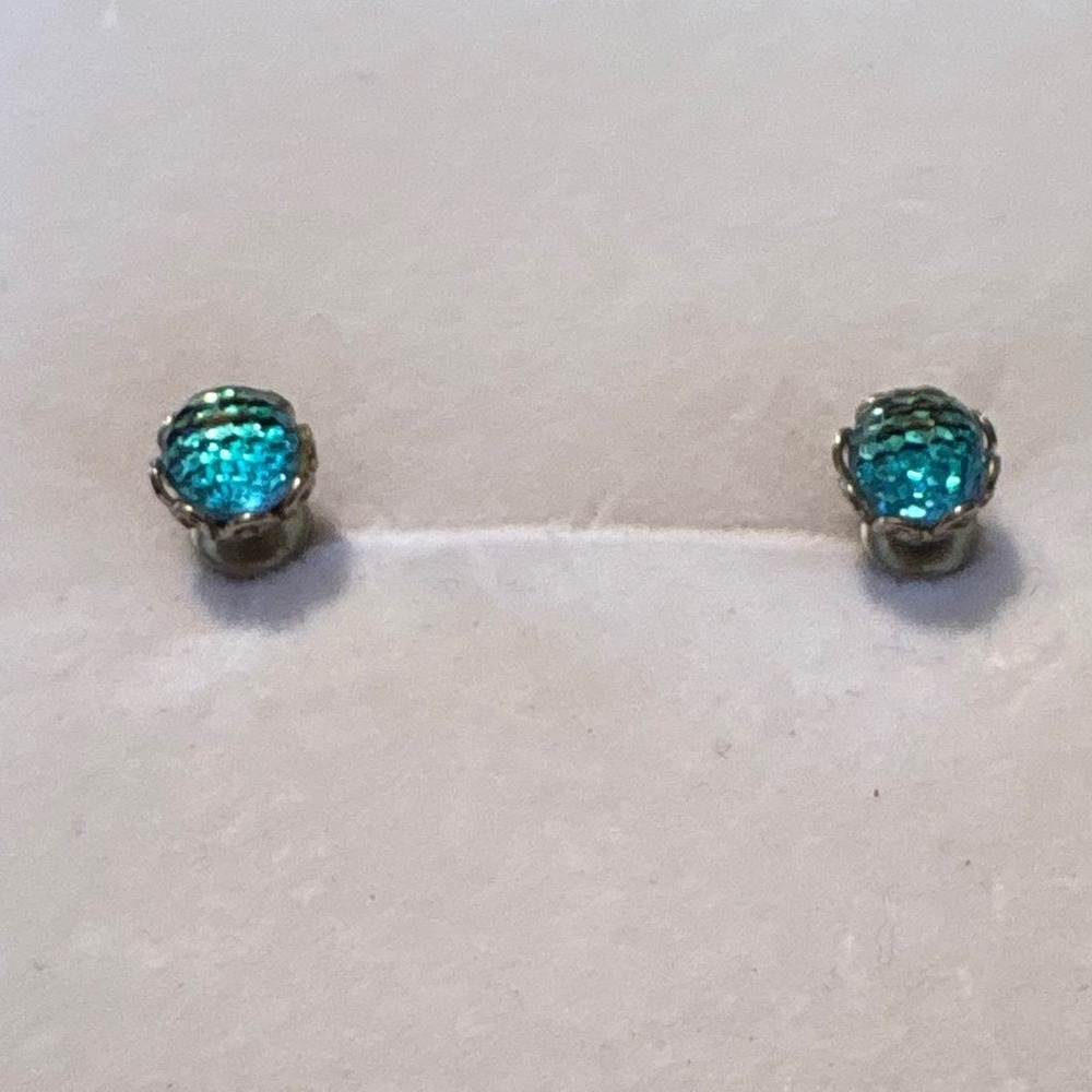 90s Iridescent Blue Green Crystal Stud Earrings Silver Tone Crown Setting Petite